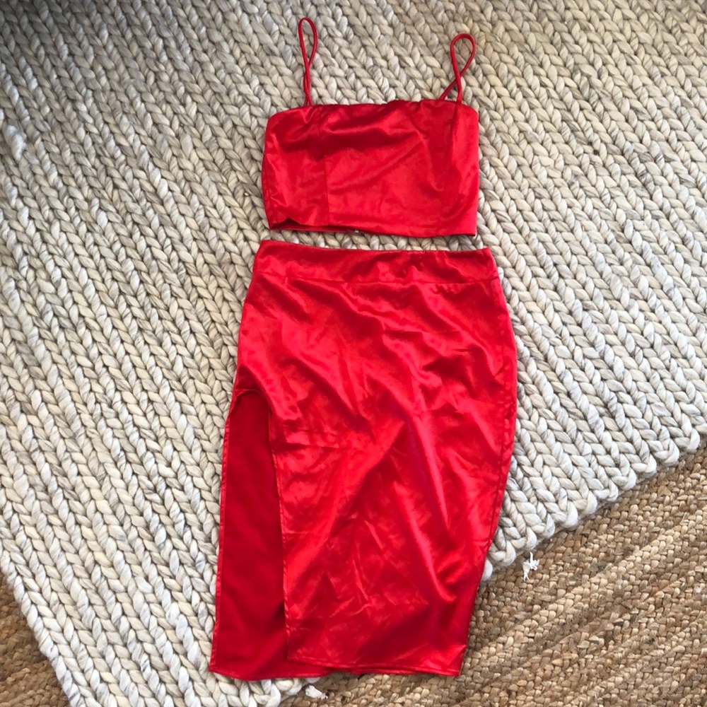 Red crop skirt set